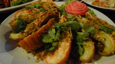 กั้งกระเทียม ที่ ร้านอาหาร ริมผา ลาภิน