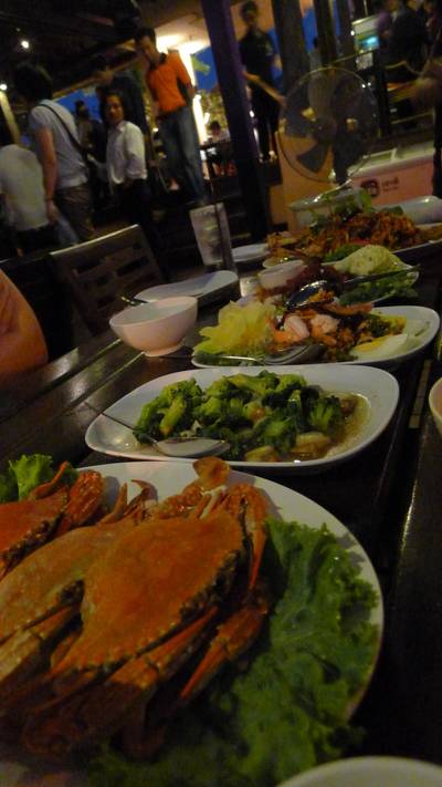 อร่อยทุกอย่าง ที่ ร้านอาหาร ริมผา ลาภิน
