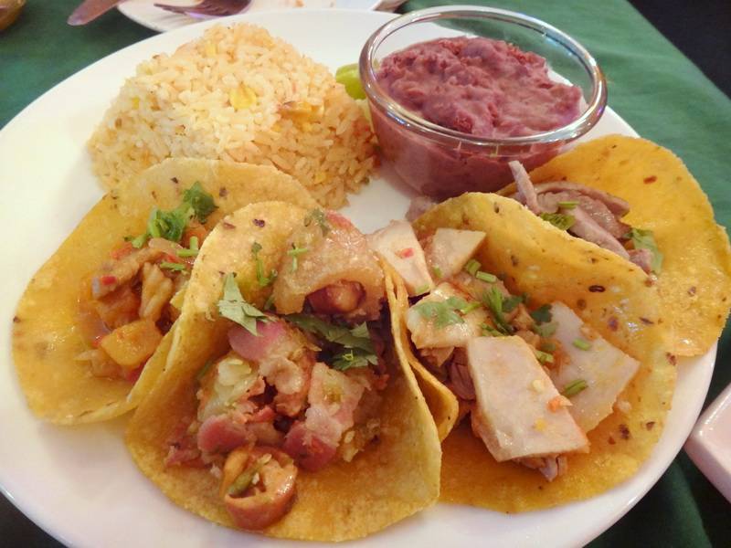 The taquitos al pastor ที่ ร้านอาหาร Tacos & Salsa