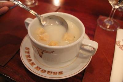 ซุปข้าวโพดดดด~ ที่ ร้านอาหาร โชคชัยสเต็กเฮ้าส์ สุขุมวิท 23