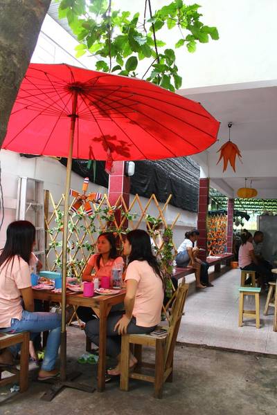 ร่มแดง ร่มรื่นย์ ที่ ร้านอาหาร ครัวพริตตี้