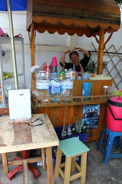 ป้าเจ้าของร้านผู้น่ารักครับ^^ ที่ ร้านอาหาร ครัวพริตตี้ ป้าเจ้าของร้านผู้น่ารักครับ^^ ที่ ร้านอาหาร ครัวพริตตี้