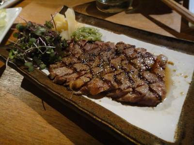 เนื้อย่าง ที่ ร้านอาหาร Salt