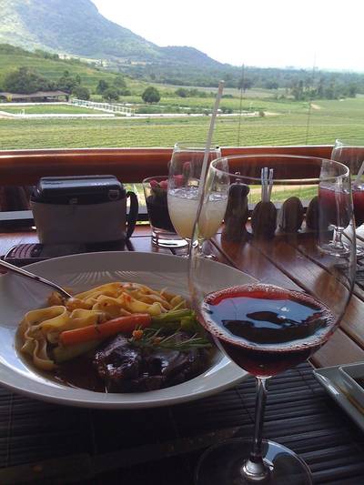 ฺBeef Cheek & Wine ที่ ร้านอาหาร Hua-Hin Hills Vineyard
