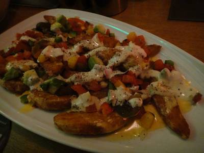 Potato Skins Nachos (นาโช่) ที่ ร้านอาหาร The Garret ​(Secret Bistro Bar)