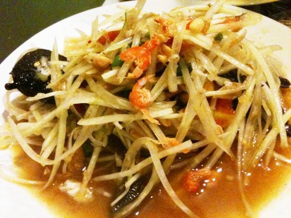 ตำไทยใส่ปู - รสชาดกลมกล่อม ที่ ร้านอาหาร แซ่บสะเด็ด อโศก