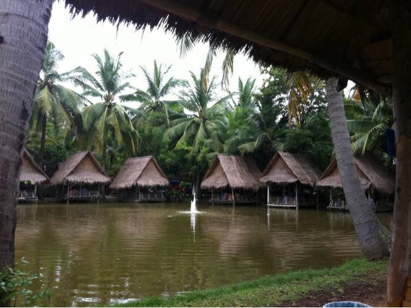 บรรยากาศดีมากๆ ที่ ร้านอาหาร ส้มตำปูเสื่อ