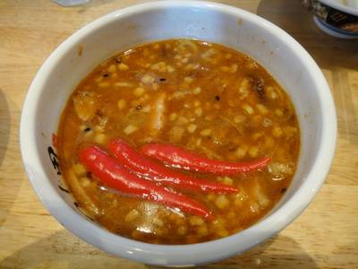 น้ำซุป Oni Tsukemen ที่ ร้านอาหาร Nidaime Tsujita - Ramen Champion
