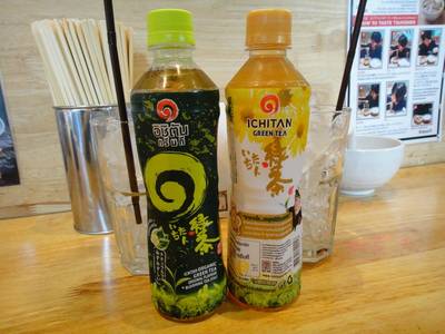 ชาเขียว เก๊กฮวย อิชิตัน ที่ ร้านอาหาร Nidaime Tsujita - Ramen Champion