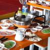 เต็มโต๊ะเลย ที่ ร้านอาหาร สุกี้ กินกันจัง