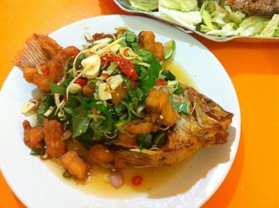 นี่ก็ปลาสมุนไพร ที่ ร้านอาหาร สุกี้ กินกันจัง