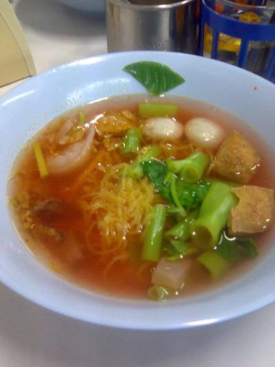 บะหมี่เย็นตาโฟ เกี๊ยวปลากับหนังปลากรอบแน่จริงๆ ที่ ร้านอาหาร ล้งเล้ง 