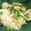 เส้นหมี่แห้ง ลูกชื้นปลา ที่ ร้านอาหาร ก๋วยเตี๋ยวลูกชิ้นปลาอัญชลี