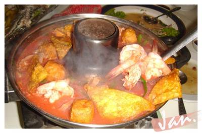 สุดยอดเย็นตาโฟหม้อไฟ  อร่อยจนต้องกลับไปทานอีกแน่ ๆ  ที่ ร้านอาหาร ครัวสยาม