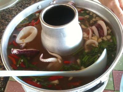 หมึกไข่นึ่งมะนาว ที่ ร้านอาหาร เปิ้ล ซีฟู้ด (Ple Seafood)