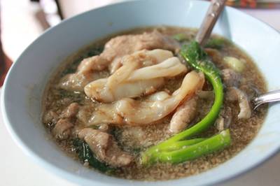 เส้นๆเหนียวนุ่ม ที่ ร้านอาหาร ราดหน้านพดล (เจ้าเก่า)
