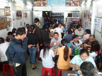 บรรยากาศในร่้าน ที่ ร้านอาหาร ชาญเทคนิค