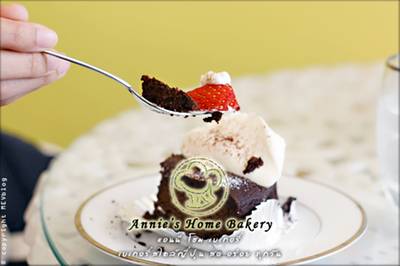 http://www.mevblog.com/mev/node/754 ที่ ร้านอาหาร Annie's Home Bakery