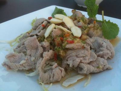 หมูมะนาว ที่ ร้านอาหาร The Wave Restaurant