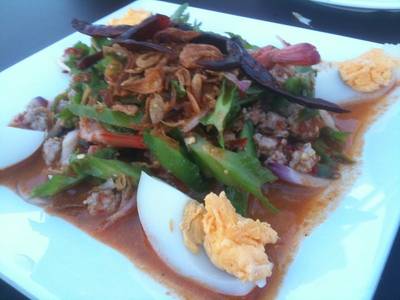 ยำถั่วพลู ที่ ร้านอาหาร The Wave Restaurant
