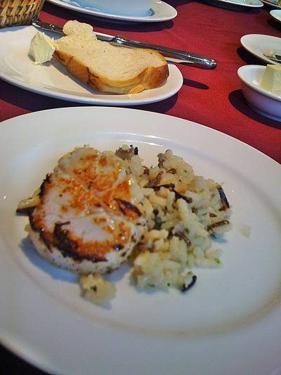  Seared Pacific Scallop on Pilaf Wild Rice ที่ ร้านอาหาร Chesa Swiss Restaurant