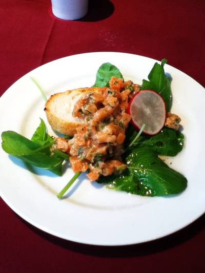 Salmon Tartar ที่ ร้านอาหาร Chesa Swiss Restaurant