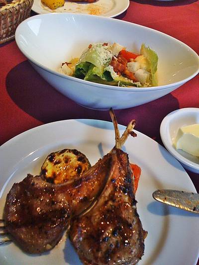 Lamp Chop ที่ ร้านอาหาร Chesa Swiss Restaurant