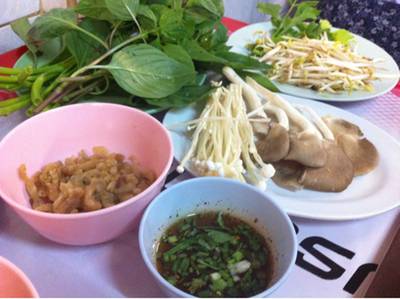 เครื่องเคียง ที่ ร้านอาหาร เกาเหลาเนื้อหม้อไฟ