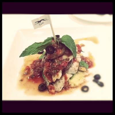 ปลากระพงย่าง ซอส(จำไม่ได้คะอิอิ) ที่ ร้านอาหาร Greyhound Café ดิเอ็มโพเรี่ยม