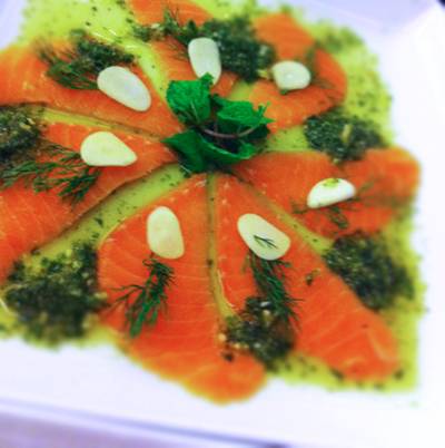 แซลมอลราดพริก แซ่บ แซ่บ  จานเด็ด ที่ ร้านอาหาร Greyhound Café ดิเอ็มโพเรี่ยม