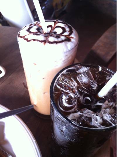 mocha & americano ที่ ร้านอาหาร ลาน ลี ลาร์