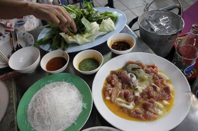 ชุดจิ้มจุ่มหมู ที่ ร้านอาหาร 999 ลาบนัวโภชนา