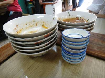 หมดเกลี้ยง! ที่ ร้านอาหาร ติ่ง เตี๋ยวเรือ (คนมีเส้น)