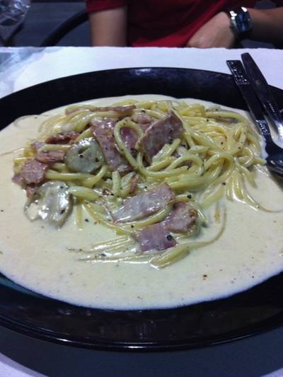 คาโบนาร่าแฮม ถ้าชอบชีสก็สั่งเพิ่มชีสโปะไปอีกแผ่นเพิ่มความหอมมัน ที่ ร้านอาหาร ร้านอาหารอิตาลี เชฟไกร