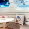 ที่นั่งครับ เน้นสีขาว  ฟ้า  ดูสบายตา ที่ ร้านอาหาร Snowy ice
