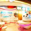 ร้านทั้งร้านครับ  สีสันสบายตา  ดึงดูดความสนใจครับ ที่ ร้านอาหาร Snowy ice