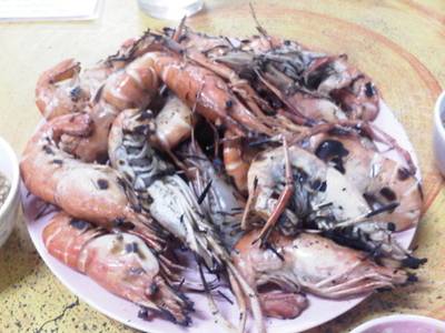 กุ้งเผา ที่ ร้านอาหาร บัญเอิญรวย(ต้อย)