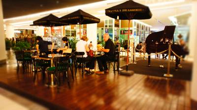 โซนด้านนอกคะ ที่ ร้านอาหาร Vanilla Brasserie Siam Paragon