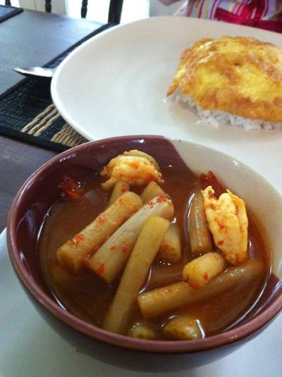 ข้าวแกงเหลืองไหลบัวกุ้งไข่เจียว ที่ ร้านอาหาร วิสาสะ
