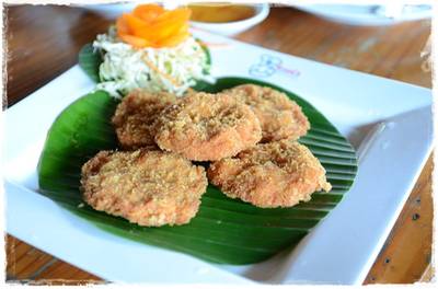 ทอดมันกุ้ง ที่ ร้านอาหาร บ้านสวนไข่แก้ว