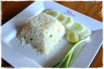 ข้าวผัดปู ที่ ร้านอาหาร บ้านสวนไข่แก้ว