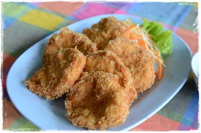 ทอดมันกุ้ง ที่ ร้านอาหาร ช่อมะม่วง