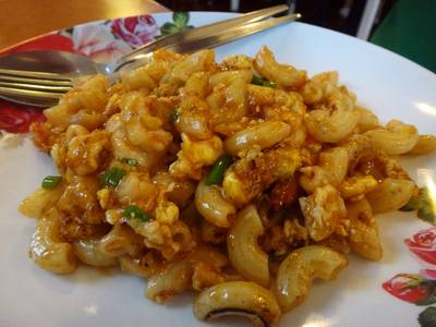 ผัดมักกะโรนี ที่ ร้านอาหาร ไผ่ไท