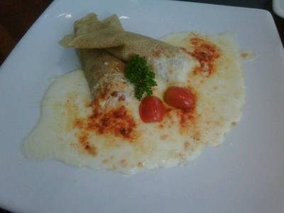 Crepe ผักและเห็ด อร่อยดีค่ะ ที่ ร้านอาหาร Moon Glass The Social Bar