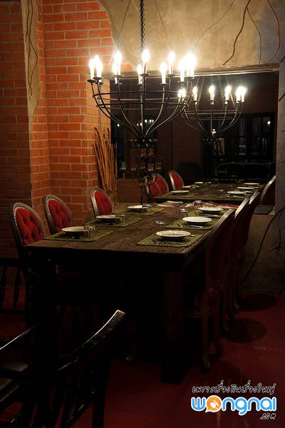 ร้านอาหาร Bloody Moon