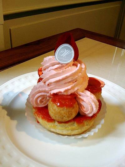 St.Honore Rose-Framboise ที่ ร้านอาหาร W by Wanlamun