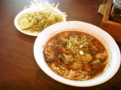 ขนมจีนน้ำเีงี้ยว ที่ ร้านอาหาร ข้าวซอยลำดวน ฟ้าฮ่าม สาขา 2