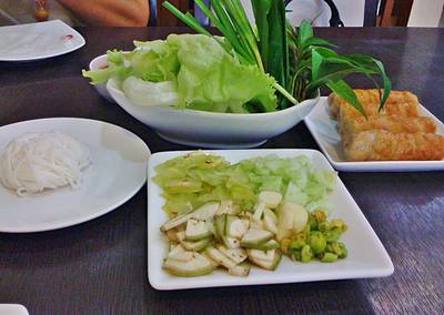 แหนมเนือง ที่ ร้านอาหาร V.T. วีที แหนมเนือง เชียงใหม่