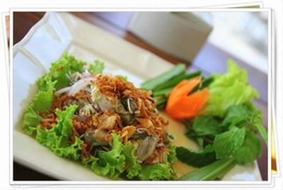 ยำหอยนางรม 190 บาท ที่ ร้านอาหาร the glass house