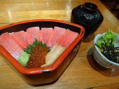 ข้าวหน้าปลาโอโทโร่ ที่ ร้านอาหาร Zen Central ปิ่นเกล้า
